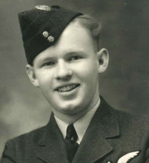Photo of photos/Bruce Maclennan 1924-1945 Airman portrait_crop